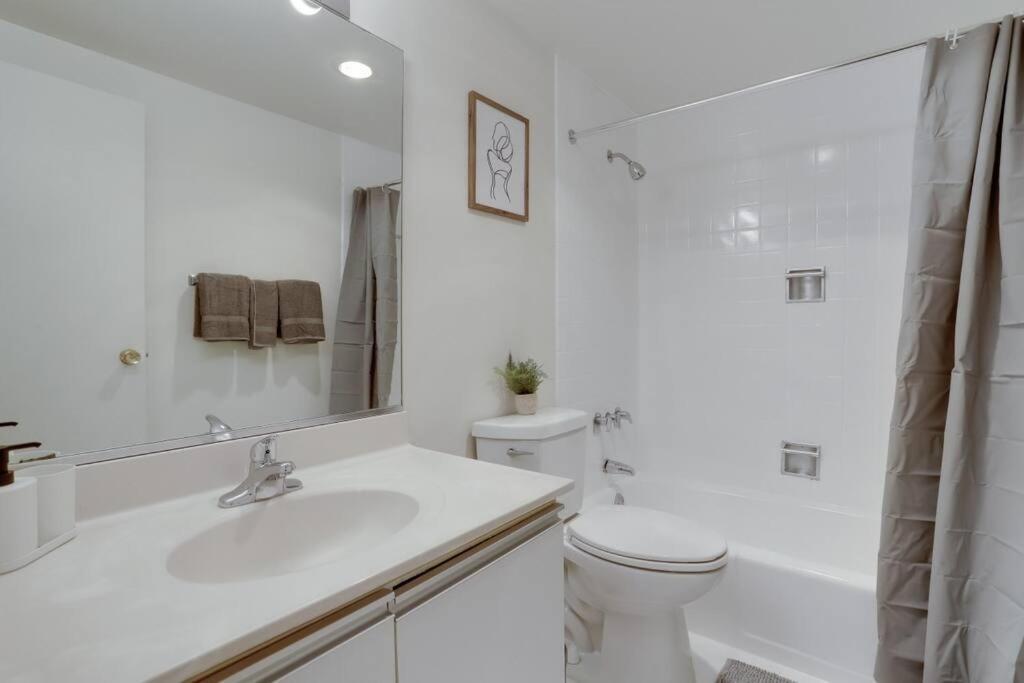 Elegant Apartment W Views At Crystal City أرلنغتون المظهر الخارجي الصورة