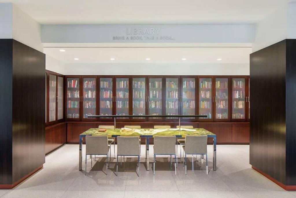 Elegant Apartment W Views At Crystal City أرلنغتون المظهر الخارجي الصورة