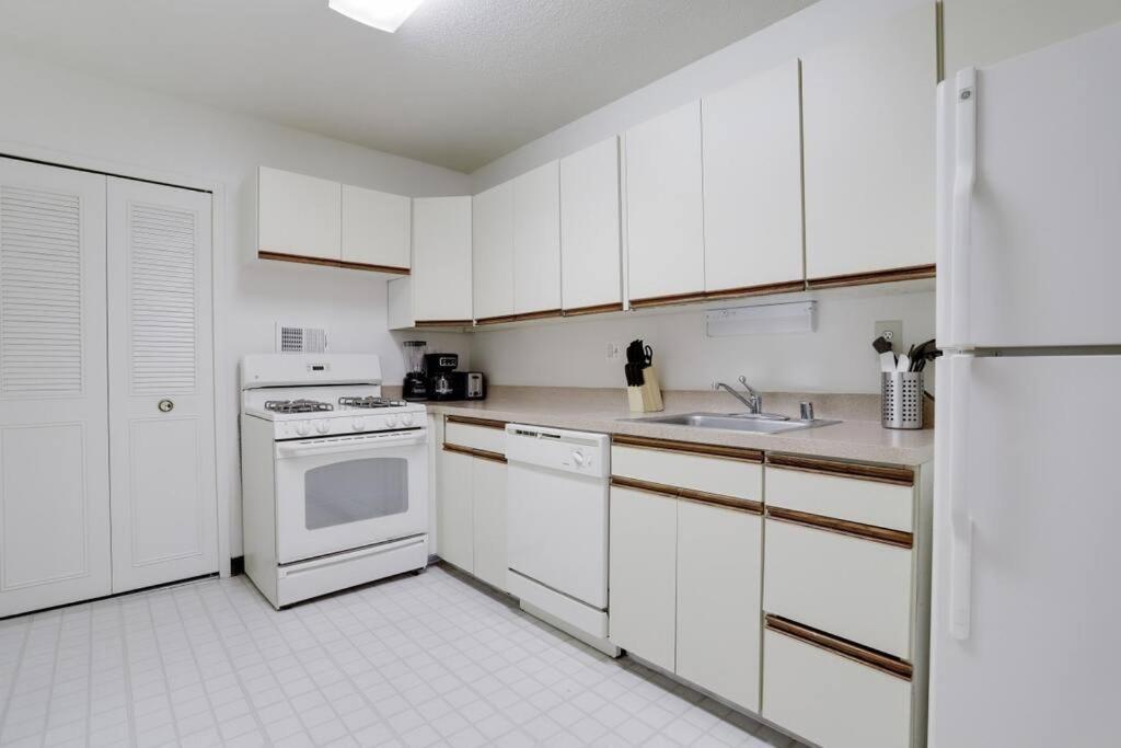 Elegant Apartment W Views At Crystal City أرلنغتون المظهر الخارجي الصورة