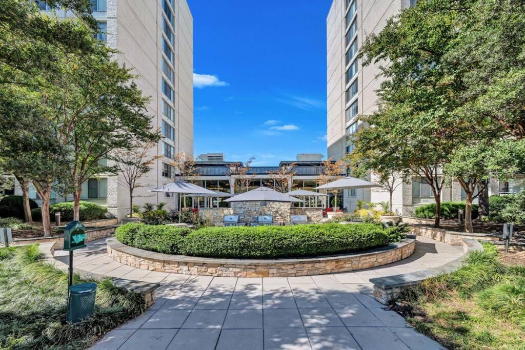 Elegant Apartment W Views At Crystal City أرلنغتون المظهر الخارجي الصورة