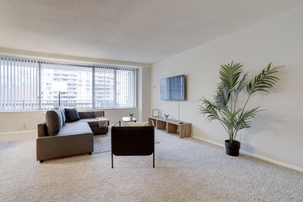 Elegant Apartment W Views At Crystal City أرلنغتون المظهر الخارجي الصورة