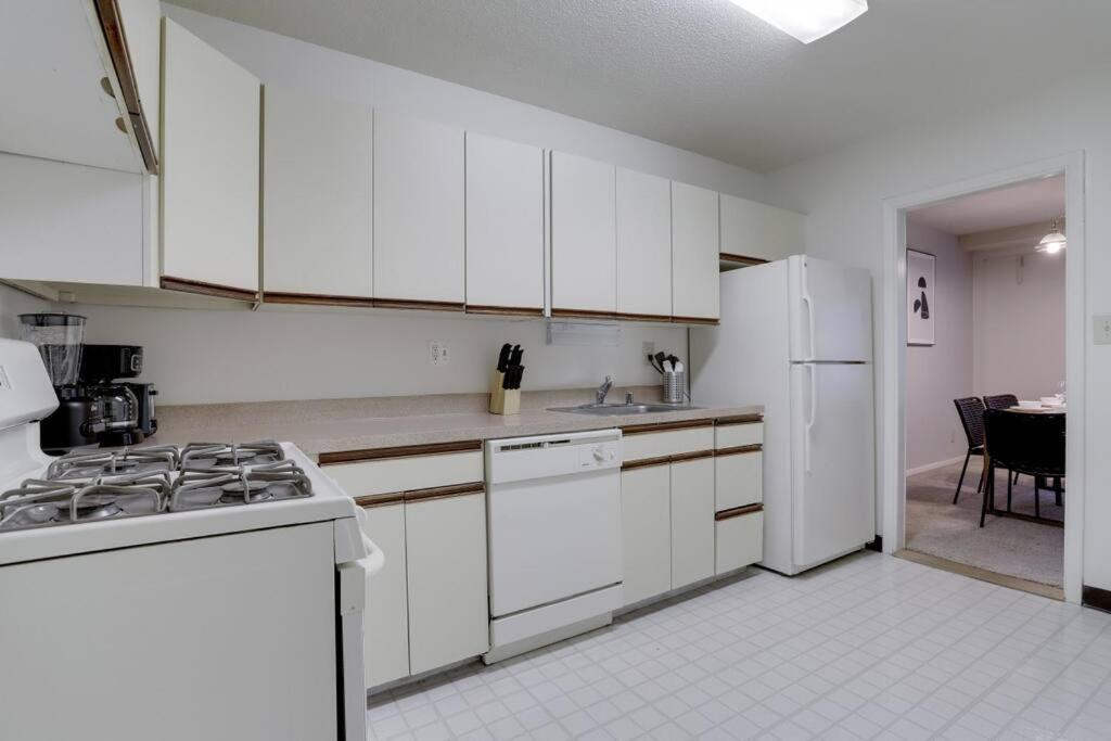 Elegant Apartment W Views At Crystal City أرلنغتون المظهر الخارجي الصورة