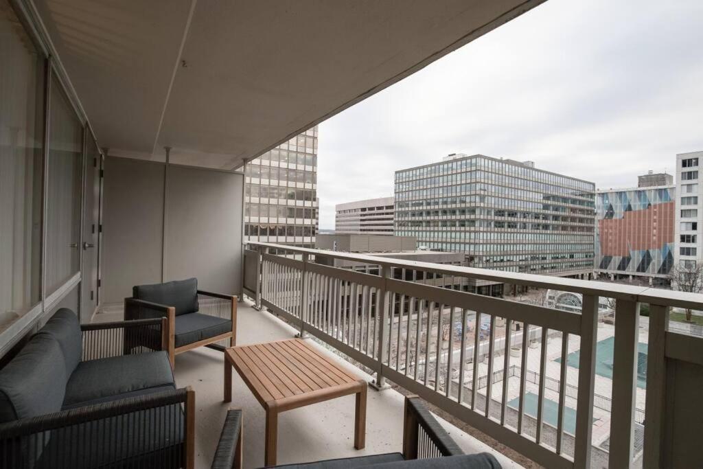 Elegant Apartment W Views At Crystal City أرلنغتون المظهر الخارجي الصورة