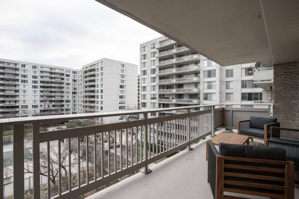 Elegant Apartment W Views At Crystal City أرلنغتون المظهر الخارجي الصورة