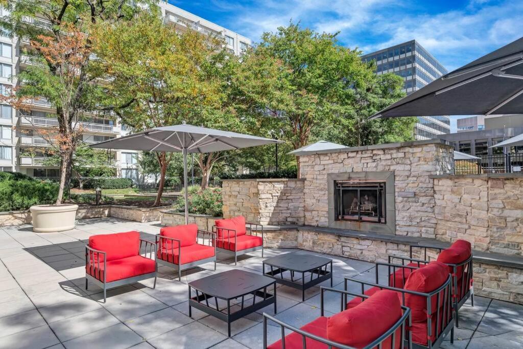 Elegant Apartment W Views At Crystal City أرلنغتون المظهر الخارجي الصورة