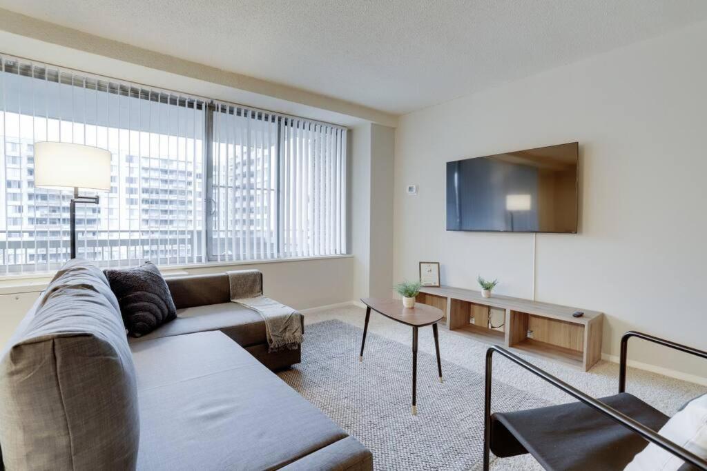 Elegant Apartment W Views At Crystal City أرلنغتون المظهر الخارجي الصورة