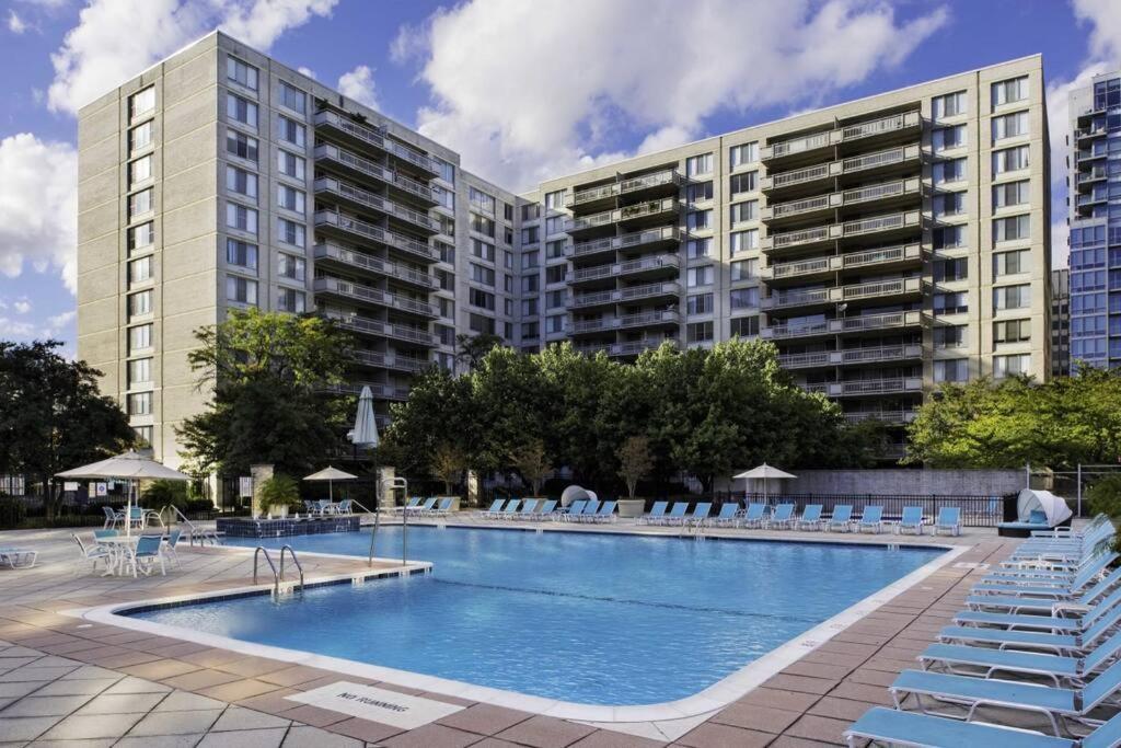 Elegant Apartment W Views At Crystal City أرلنغتون المظهر الخارجي الصورة
