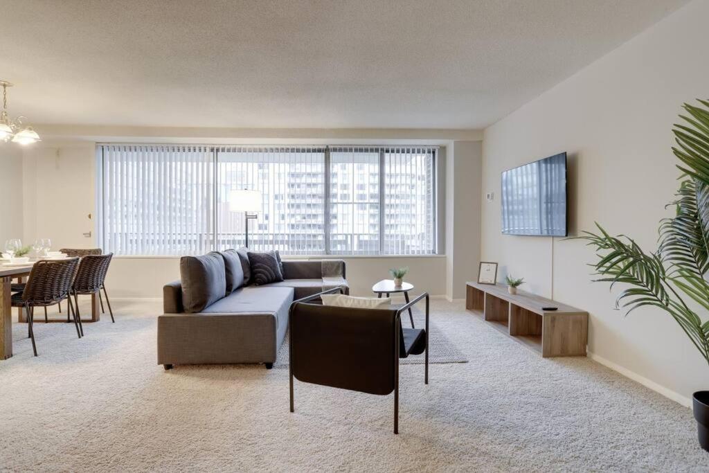Elegant Apartment W Views At Crystal City أرلنغتون المظهر الخارجي الصورة