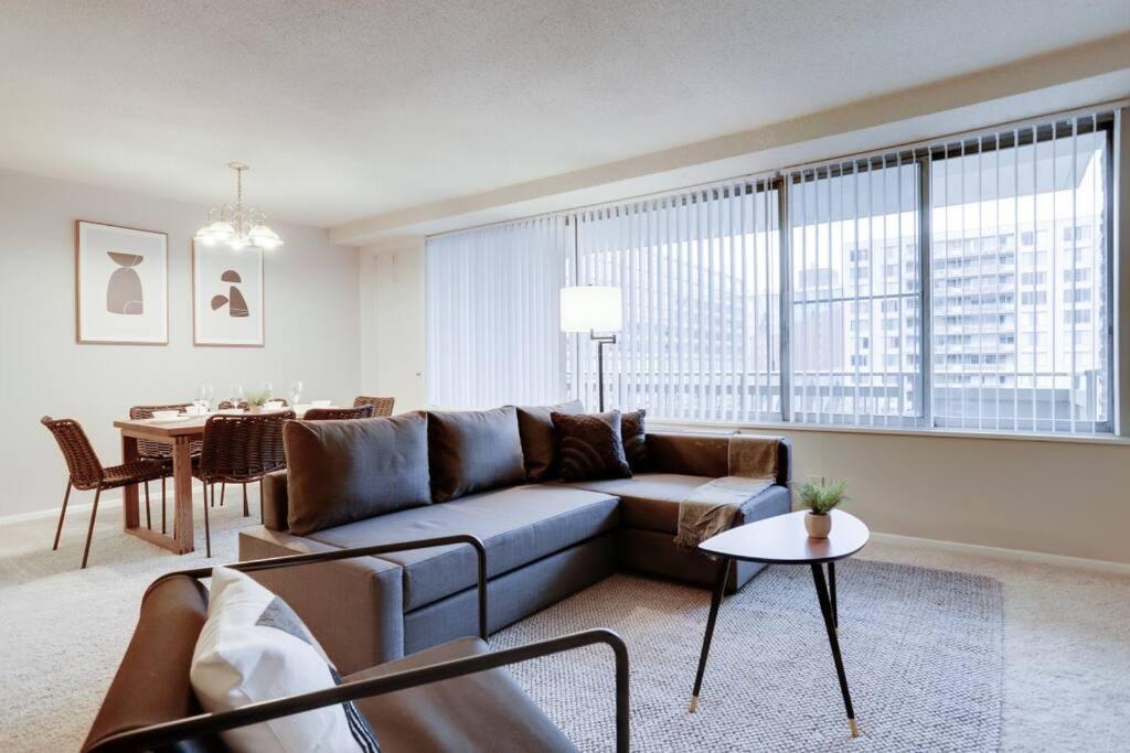 Elegant Apartment W Views At Crystal City أرلنغتون المظهر الخارجي الصورة