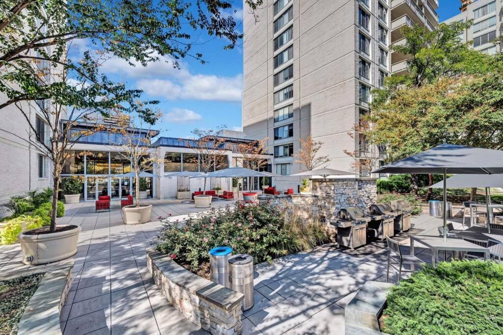 Elegant Apartment W Views At Crystal City أرلنغتون المظهر الخارجي الصورة